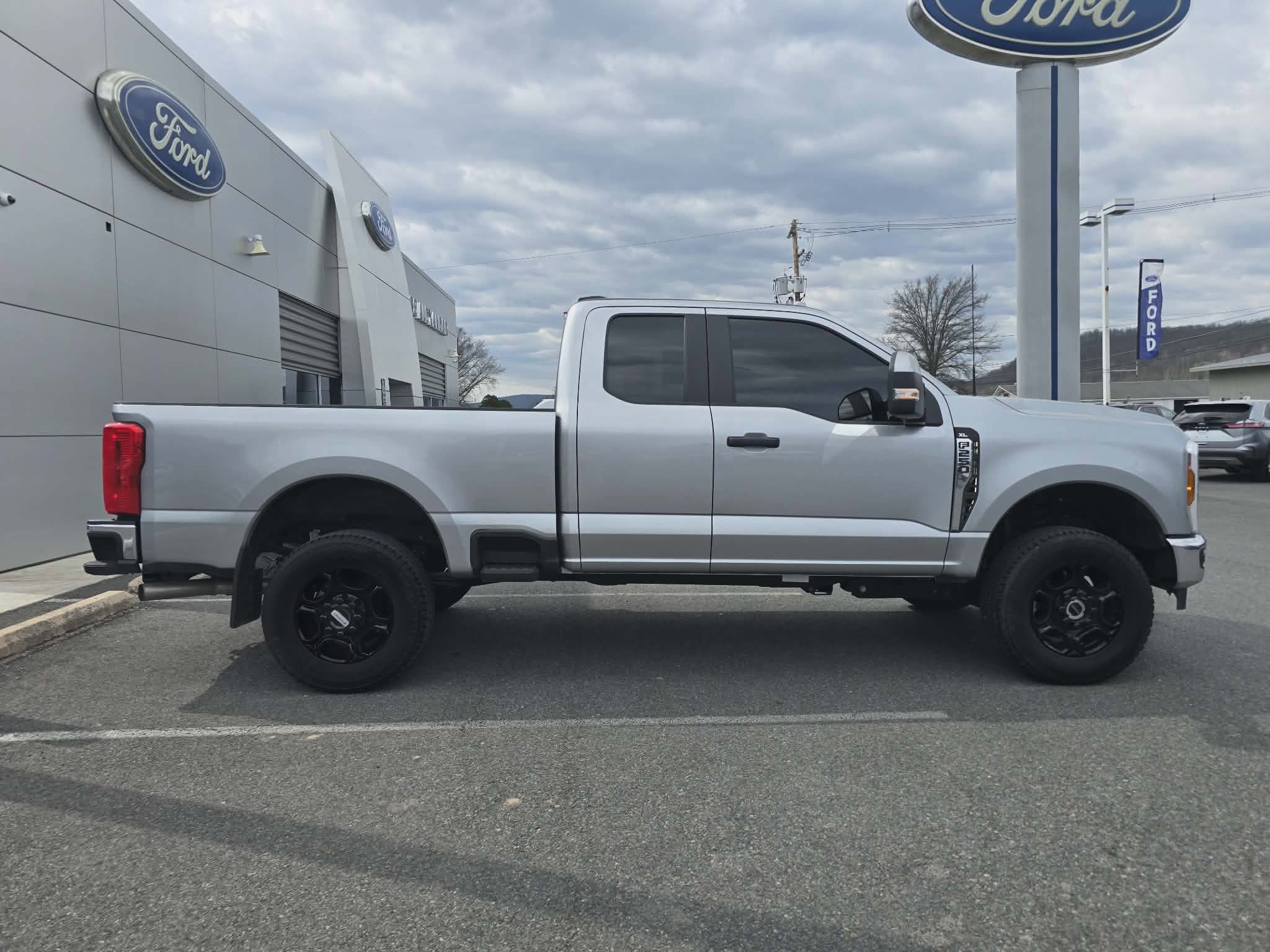Used 2024 Ford F250 XL w/ XL Off-Road Package image 2