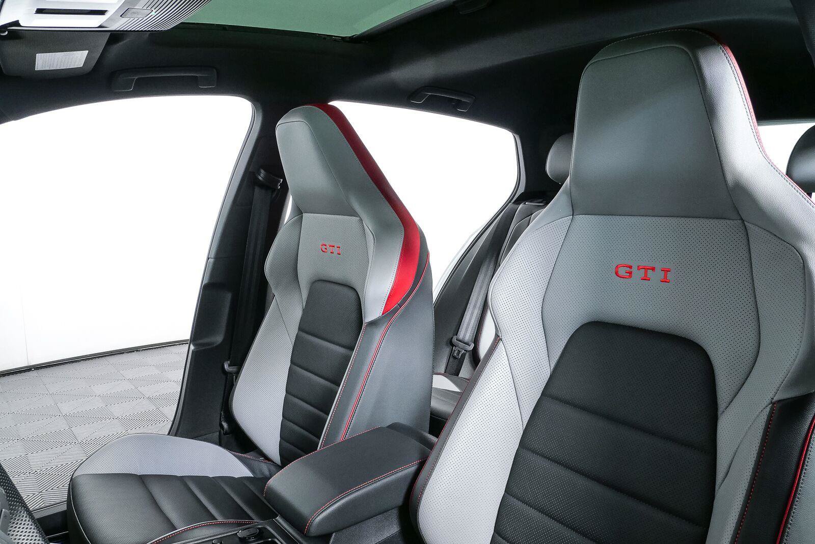 Certified 2025 Volkswagen GTI Autobahn FWD image 9