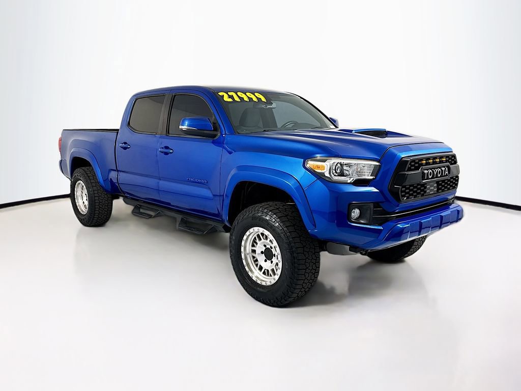 Used 2018 Toyota Tacoma TRD Sport image 3