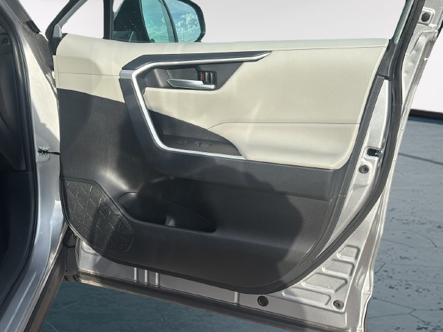 Used 2024 Toyota RAV4 XLE FWD image 10