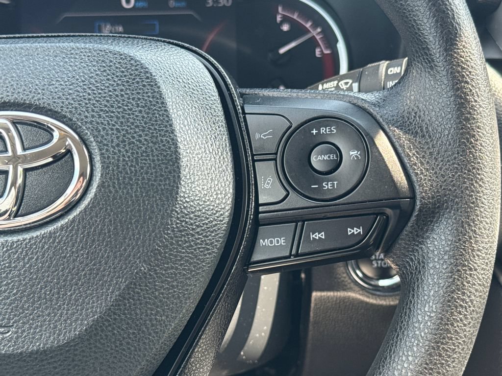 Used 2025 Toyota RAV4 XLE AWD/4WD image 21