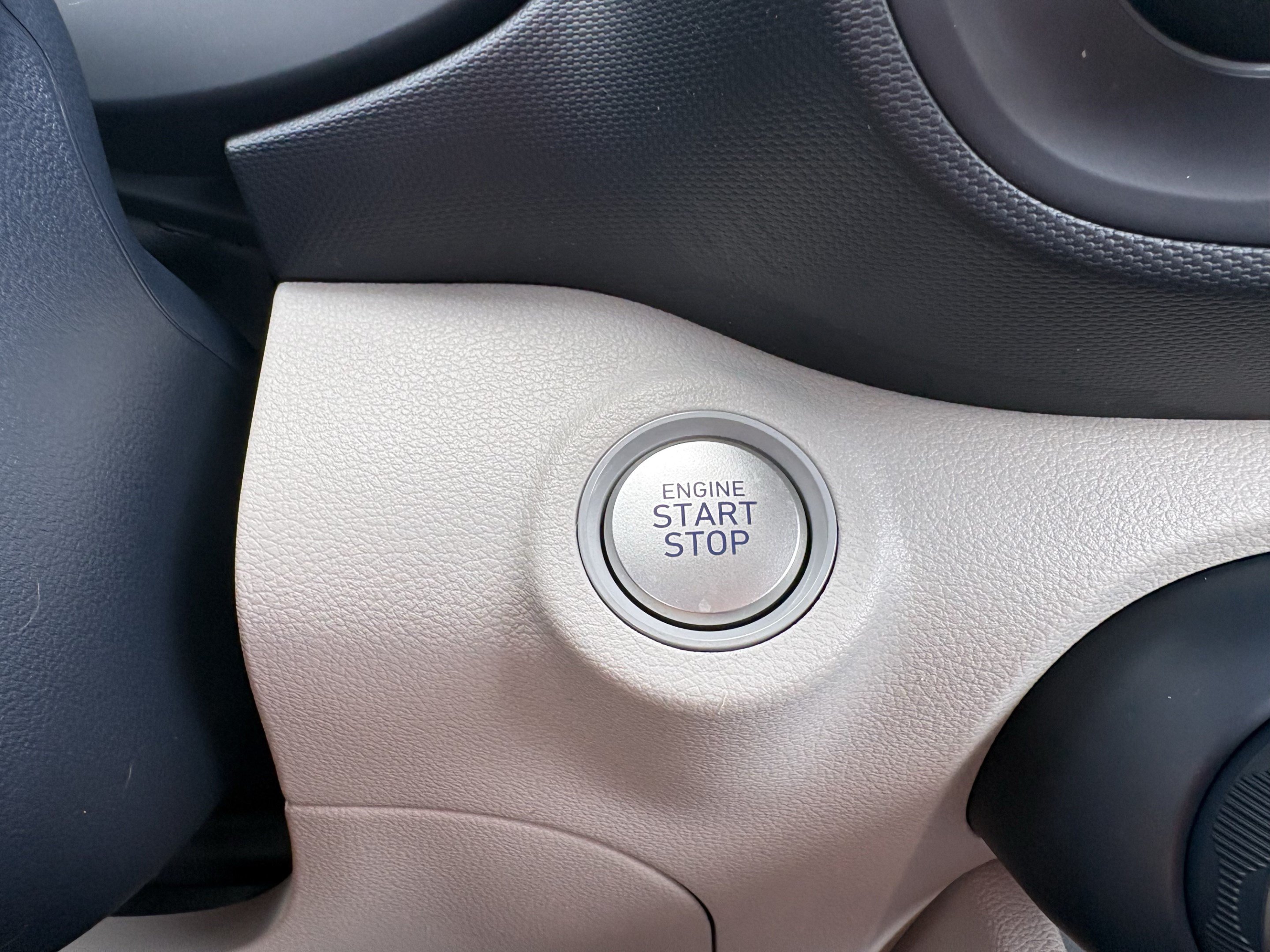 Certified 2025 Hyundai Venue Limited FWD image 17
