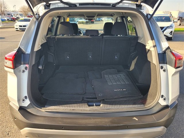 Used 2023 Nissan Rogue SV image 11