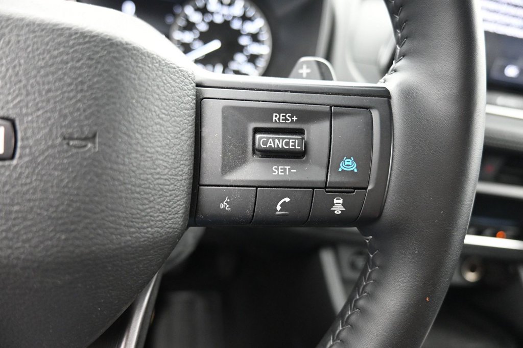 Used 2025 Nissan Rogue SV FWD image 11