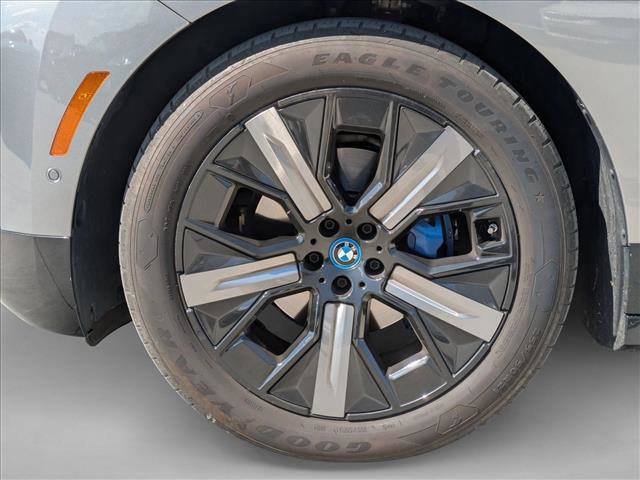 Used 2023 BMW iX xDrive50 w/ Premium Package image 9