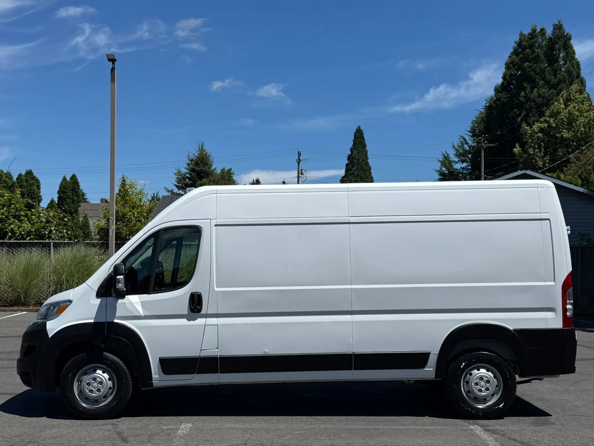 Used 2025 RAM ProMaster 2500 FWD image 2