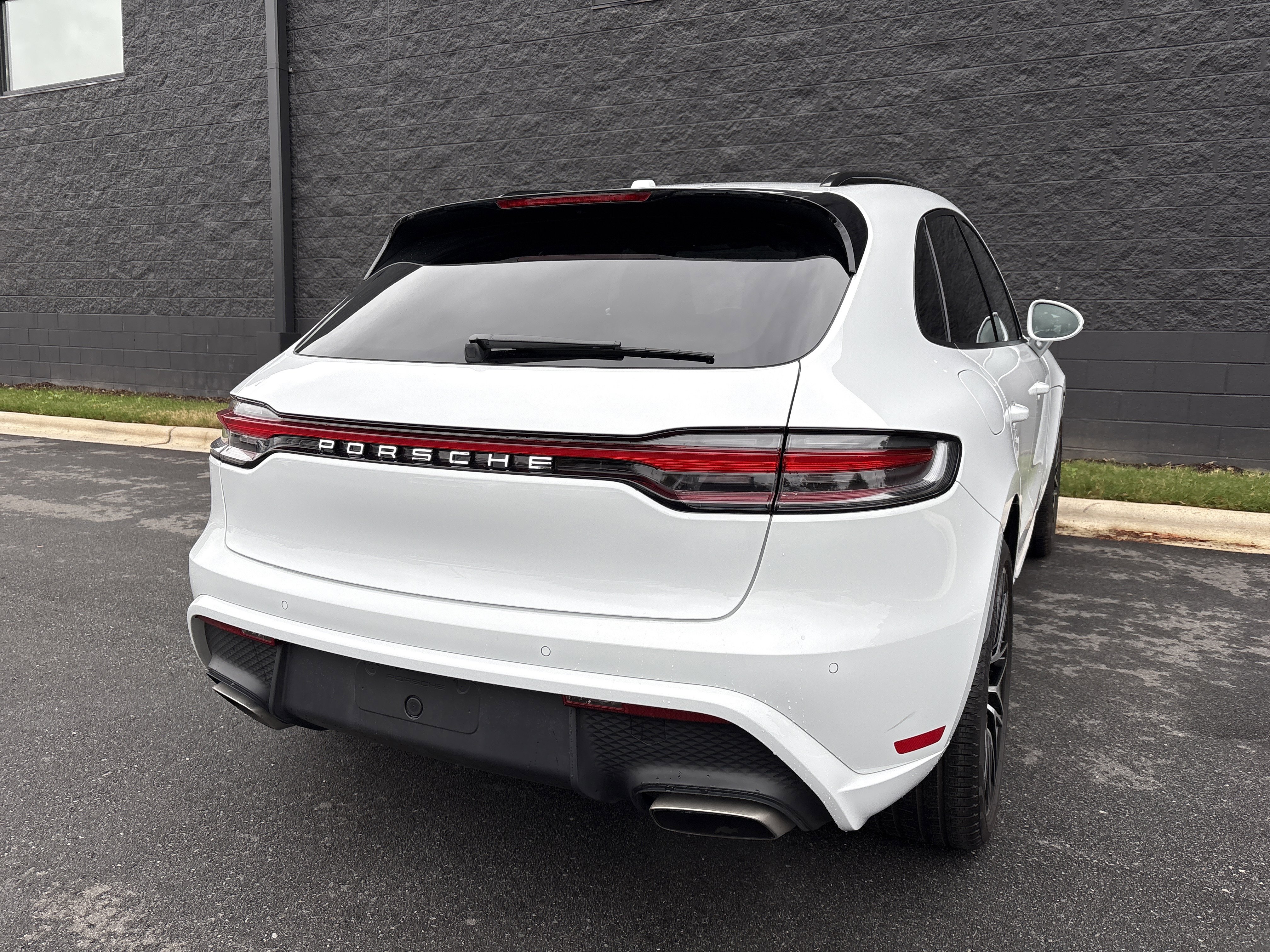 Certified 2025 Porsche Macan image 7