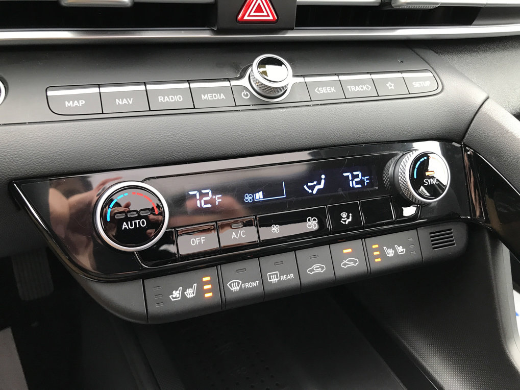 Used 2023 Hyundai Elantra Limited image 24