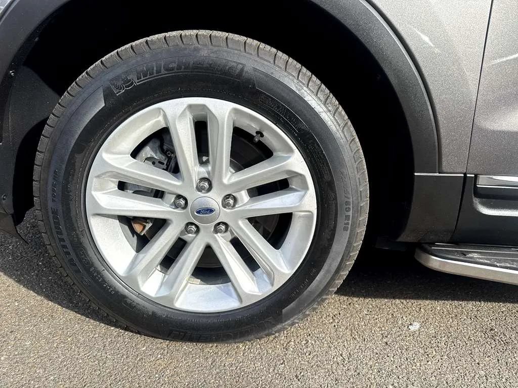 Used 2014 Ford Explorer XLT w/ Equipment Group 202A AWD/4WD image 22