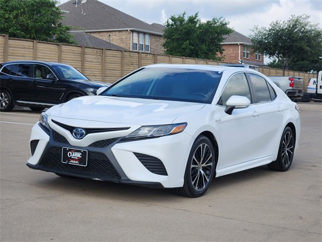 Used 2020 Toyota Camry SE w/ Sunroof Package FWD image 12
