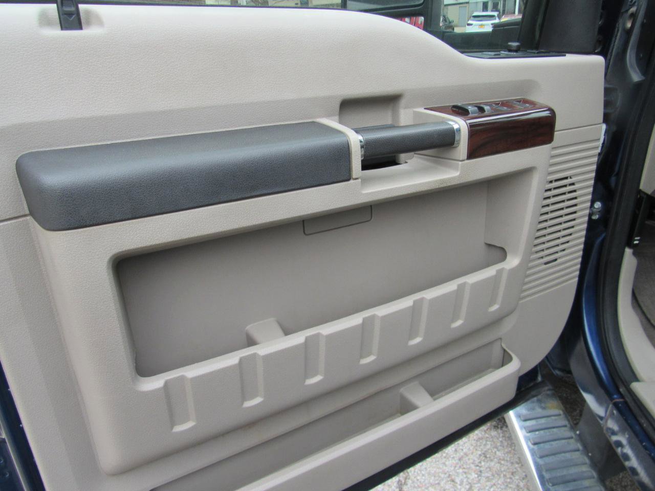 Used 2009 Ford F250 XL AWD/4WD image 16