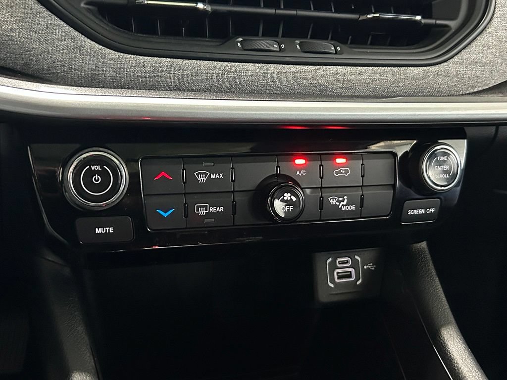 Used 2023 Jeep Compass Latitude w/ Sun and Sound Group AWD/4WD image 23
