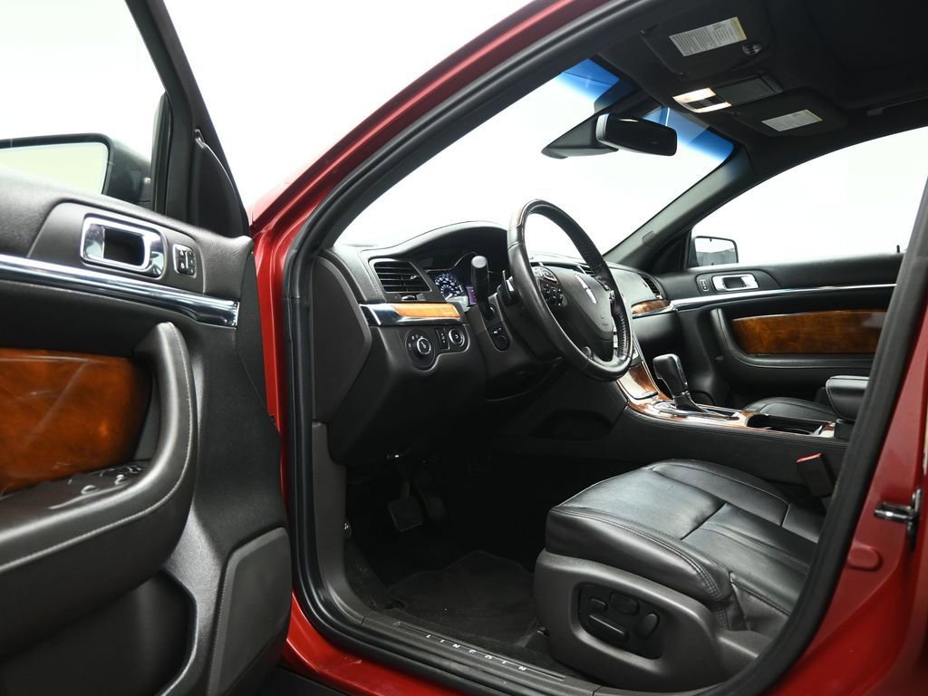 Used 2013 Lincoln MKS AWD image 8