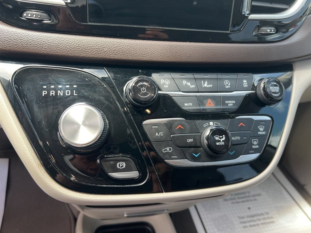 Used 2020 Chrysler Pacifica Touring w/ Advanced Safetytec Group FWD image 57