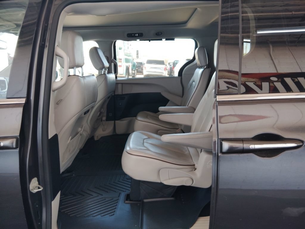 Used 2019 Chrysler Pacifica Limited w/ Advanced Safetytec Group FWD image 20