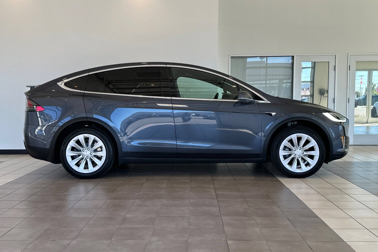 Used 2020 Tesla Model X Long Range AWD/4WD image 3