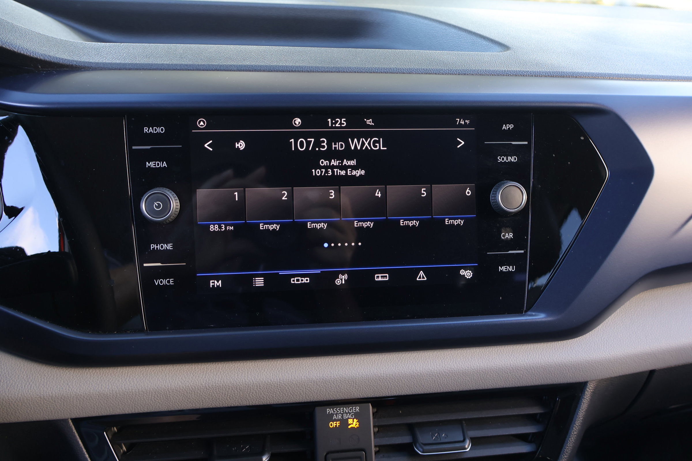 Used 2023 Volkswagen Taos SE w/ Black Wheel Package image 3