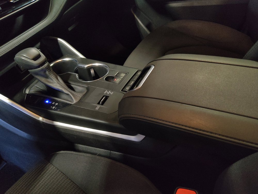 Used 2021 Toyota Highlander L FWD image 26