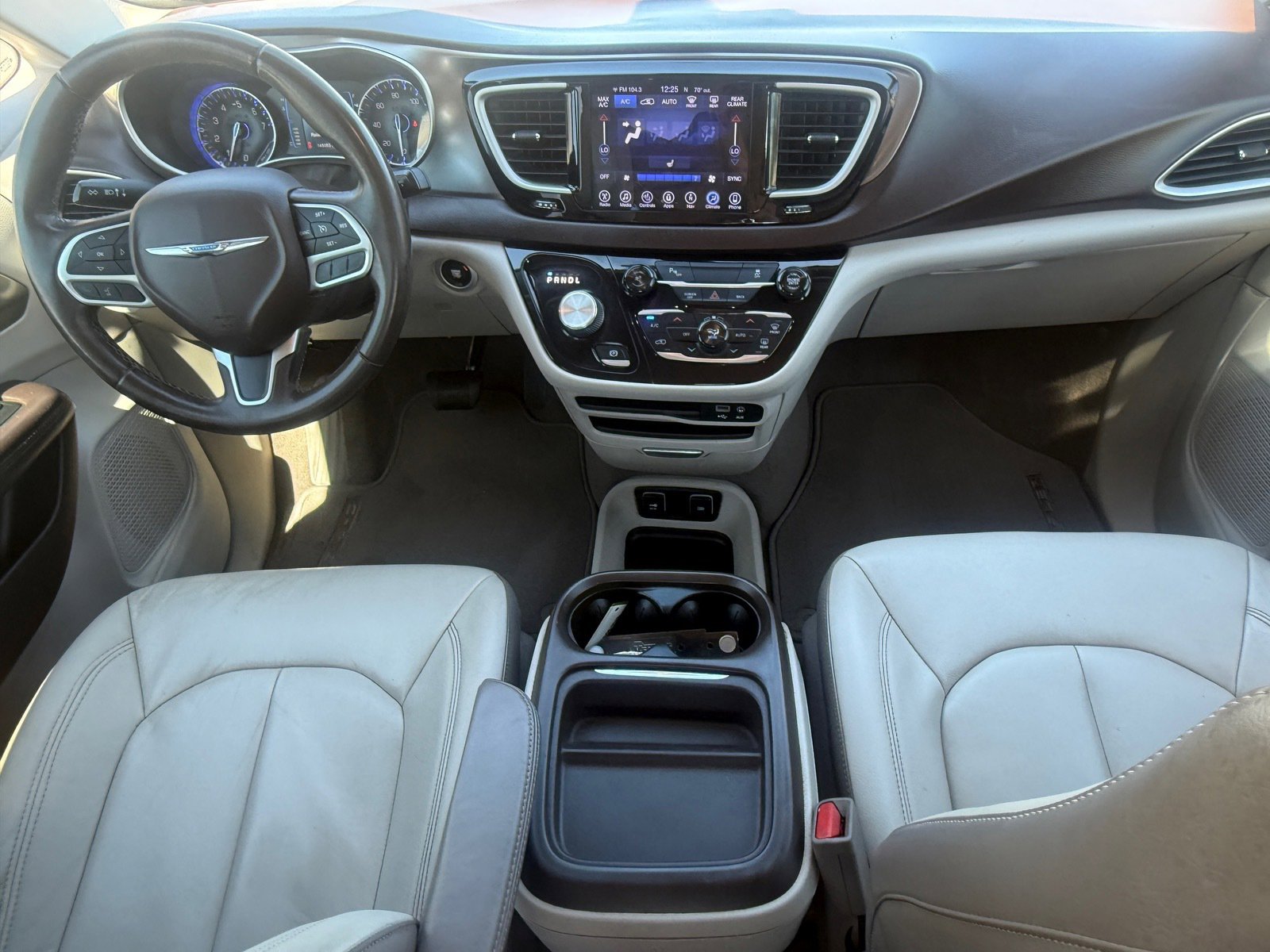 Used 2017 Chrysler Pacifica Touring-L w/ Tire & Wheel Group image 14