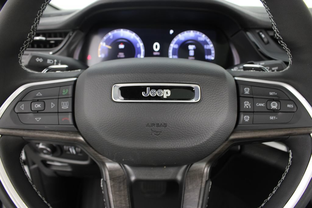 New 2026 Jeep Grand Cherokee L Limited w/ Luxury Tech Group II AWD/4WD image 15