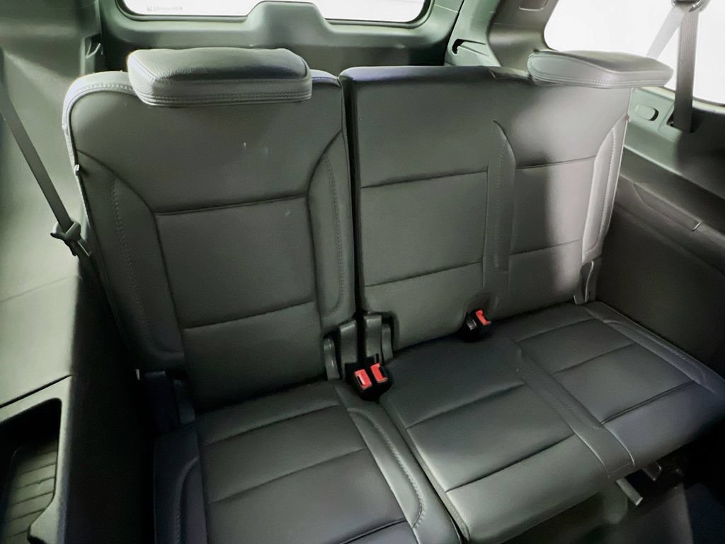 Used 2025 GMC Yukon XL Denali AWD/4WD image 28