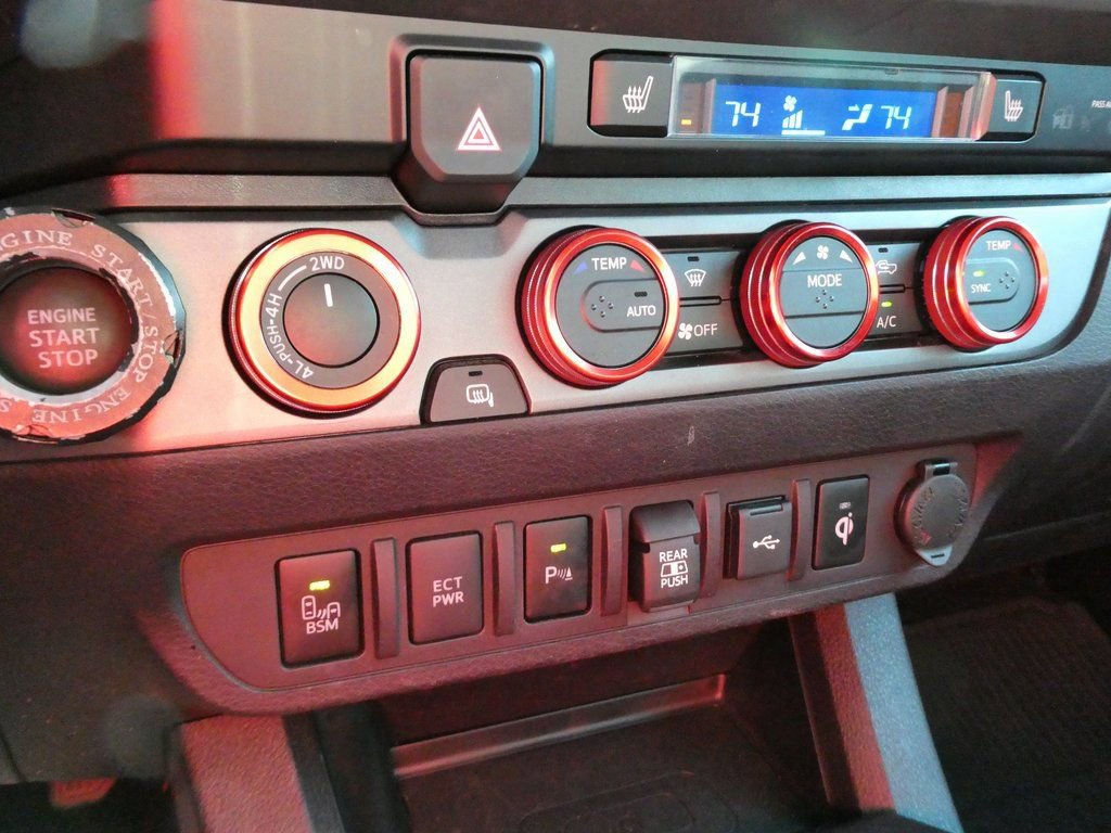 Used 2023 Toyota Tacoma TRD Off-Road w/ TRD Premium Off Road Package AWD/4WD image 28