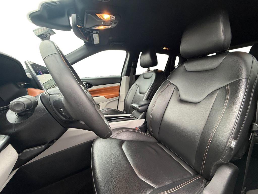 Used 2024 Jeep Compass Limited image 9