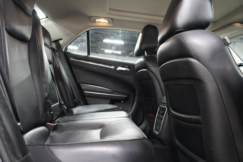 Used 2017 Chrysler 300 C RWD image 19
