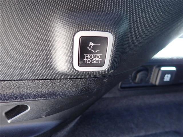 Used 2023 Jeep Grand Cherokee Overland w/ Advanced Protech Group III AWD/4WD image 9