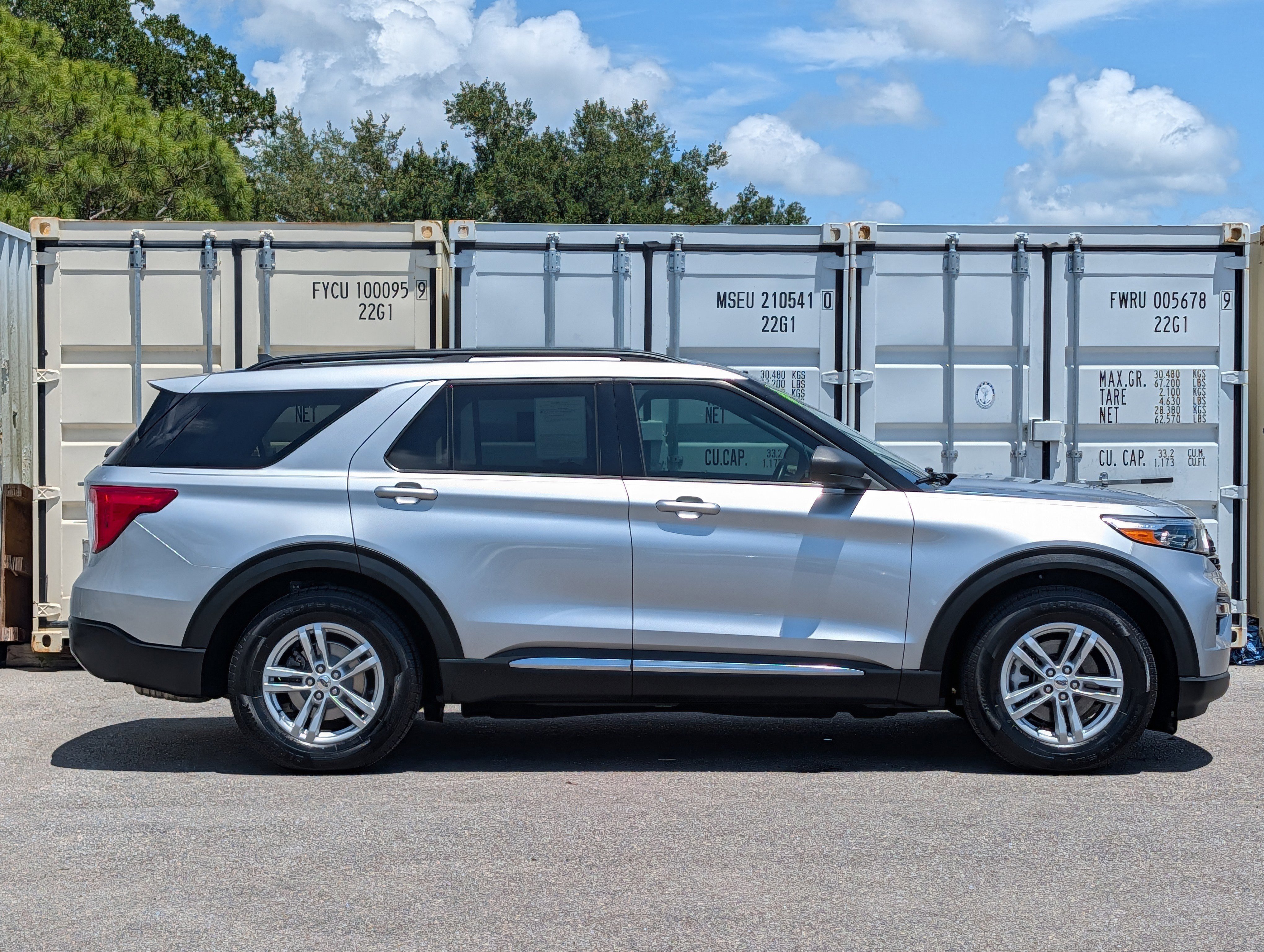 Used 2021 Ford Explorer XLT w/ Equipment Group 202A RWD image 3