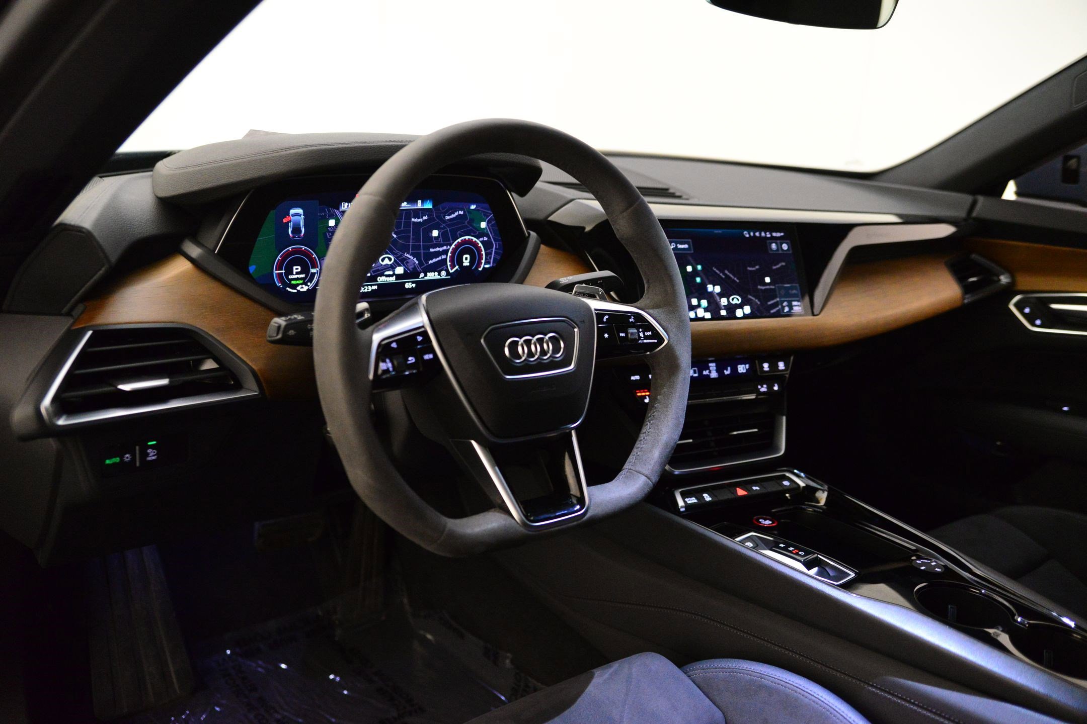 Certified 2023 Audi e-tron GT Premium Plus image 28