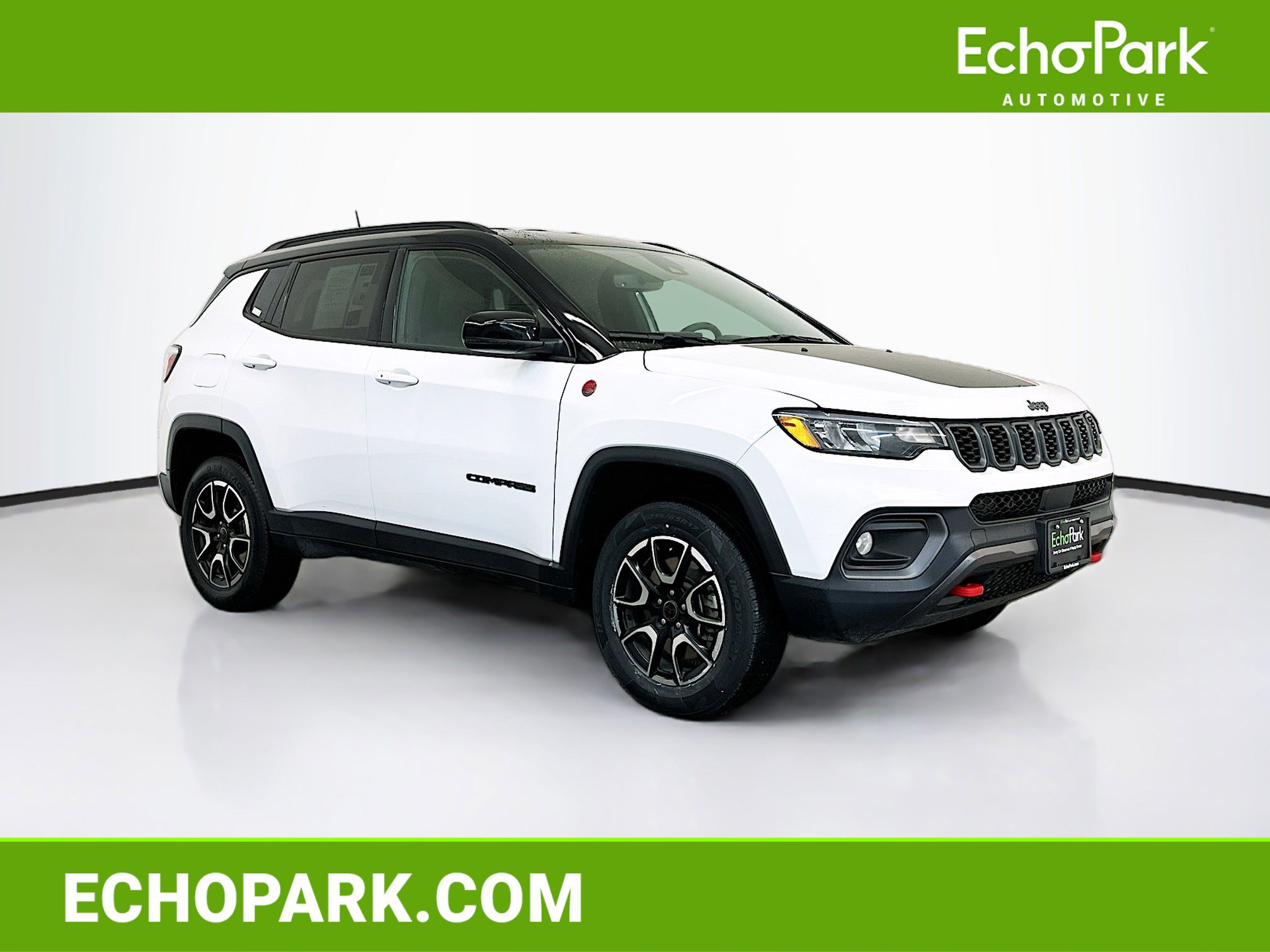 Used 2025 Jeep Compass Trailhawk AWD/4WD image 1