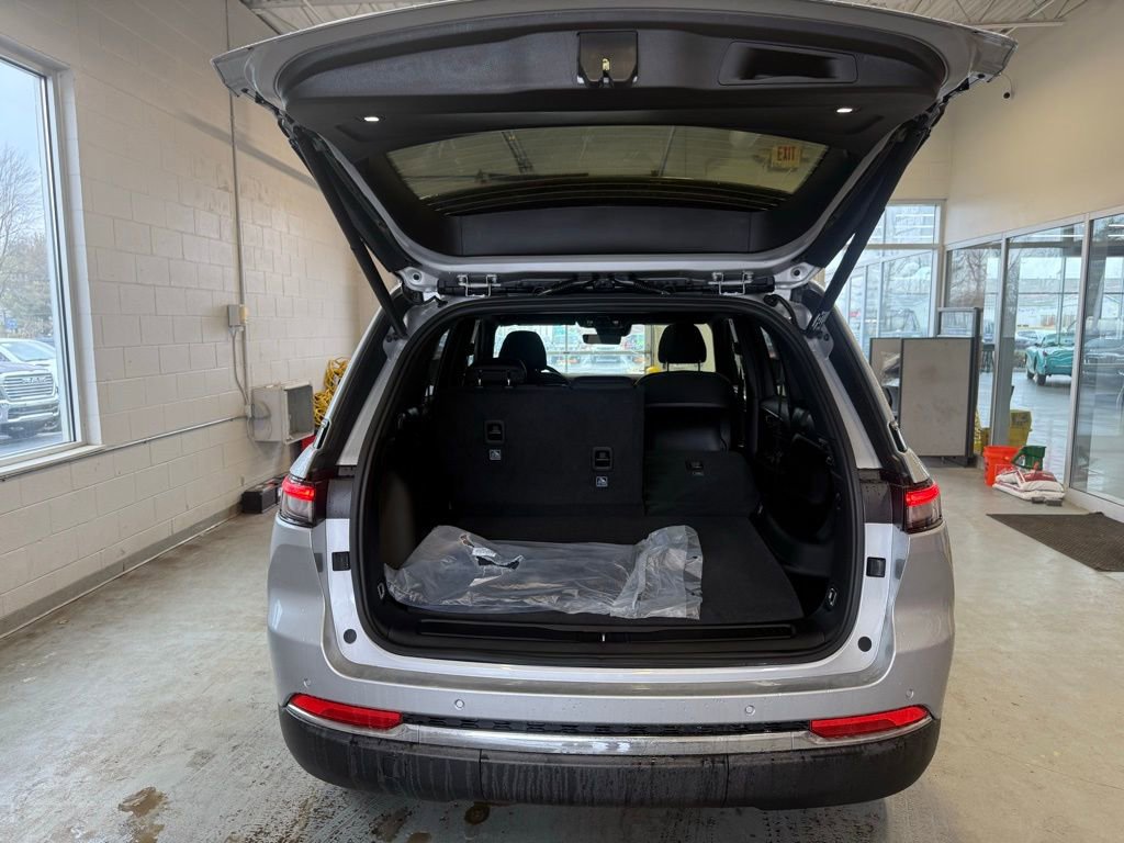 New 2026 Jeep Grand Cherokee Laredo X AWD/4WD image 26