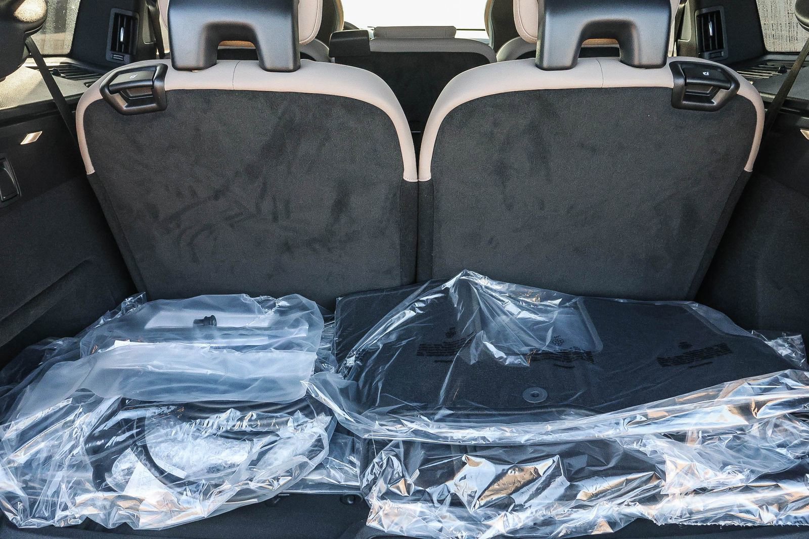 New 2026 Volvo XC90 T8 Plus w/ Protection Package Premier image 26