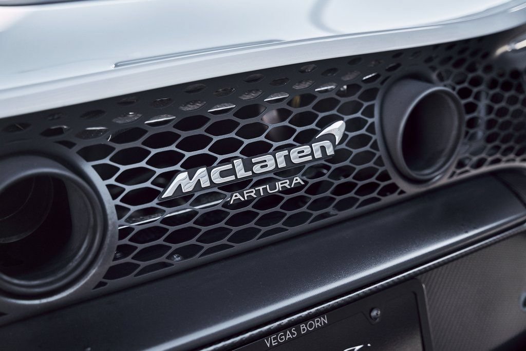 Used 2023 McLaren Artura RWD image 18