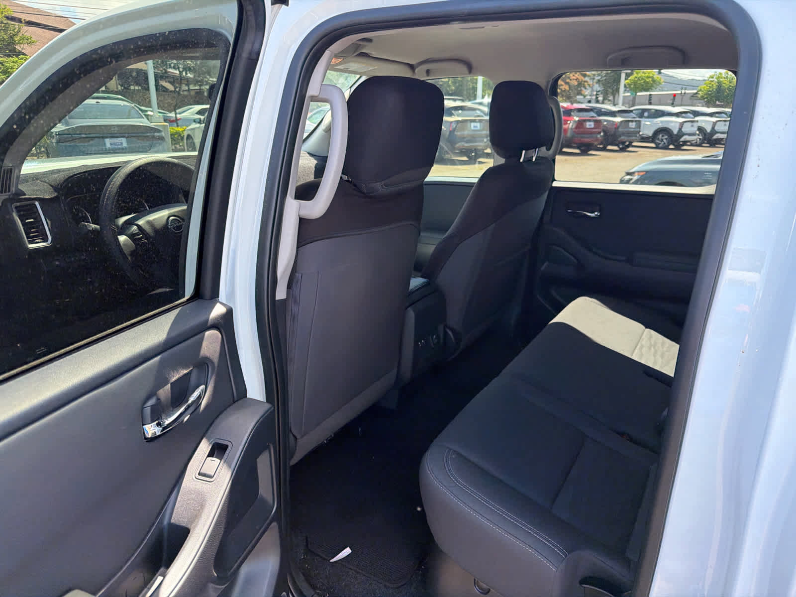 Used 2024 Nissan Frontier SV w/ Hardbody Edition AWD/4WD image 9