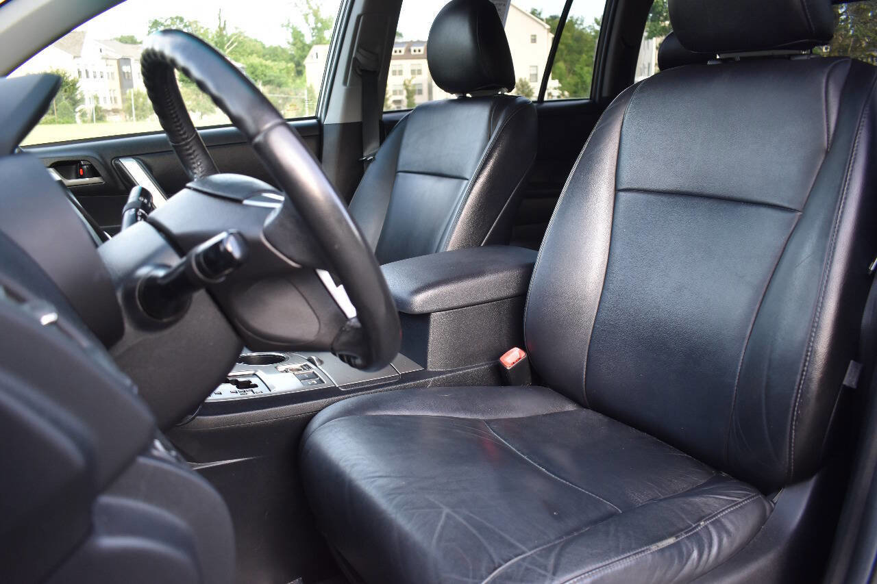 Used 2012 Toyota Highlander SE w/ Tow Pkg AWD/4WD image 12