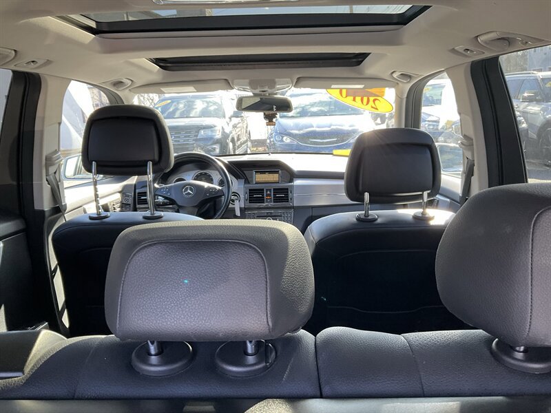 Used 2010 Mercedes-Benz GLK 350 4MATIC image 11