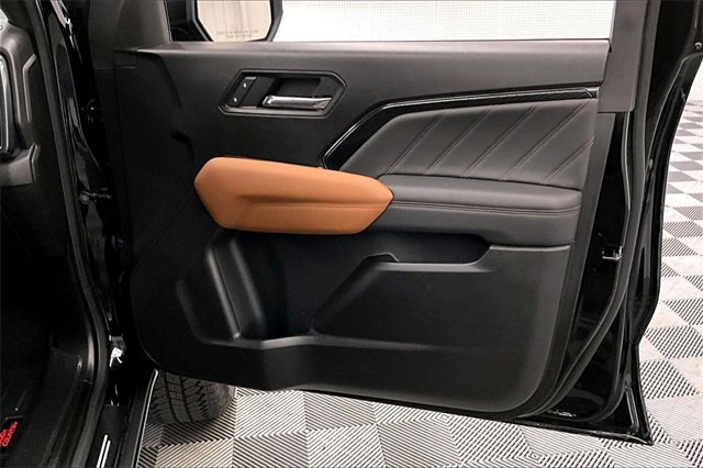 Used 2024 GMC Canyon AT4 w/ Canyon Safety Plus Package image 18