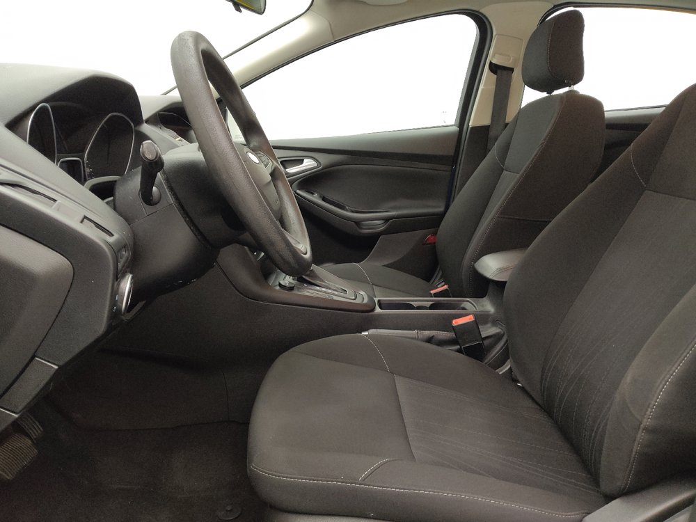 Used 2018 Ford Focus SE w/ SE Appearance Package FWD image 17