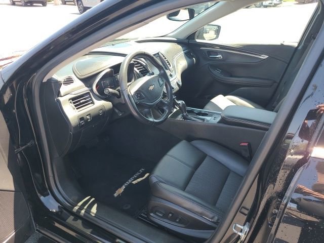 Used 2018 Chevrolet Impala LT w/ Sunroof and Spoiler Package FWD image 10