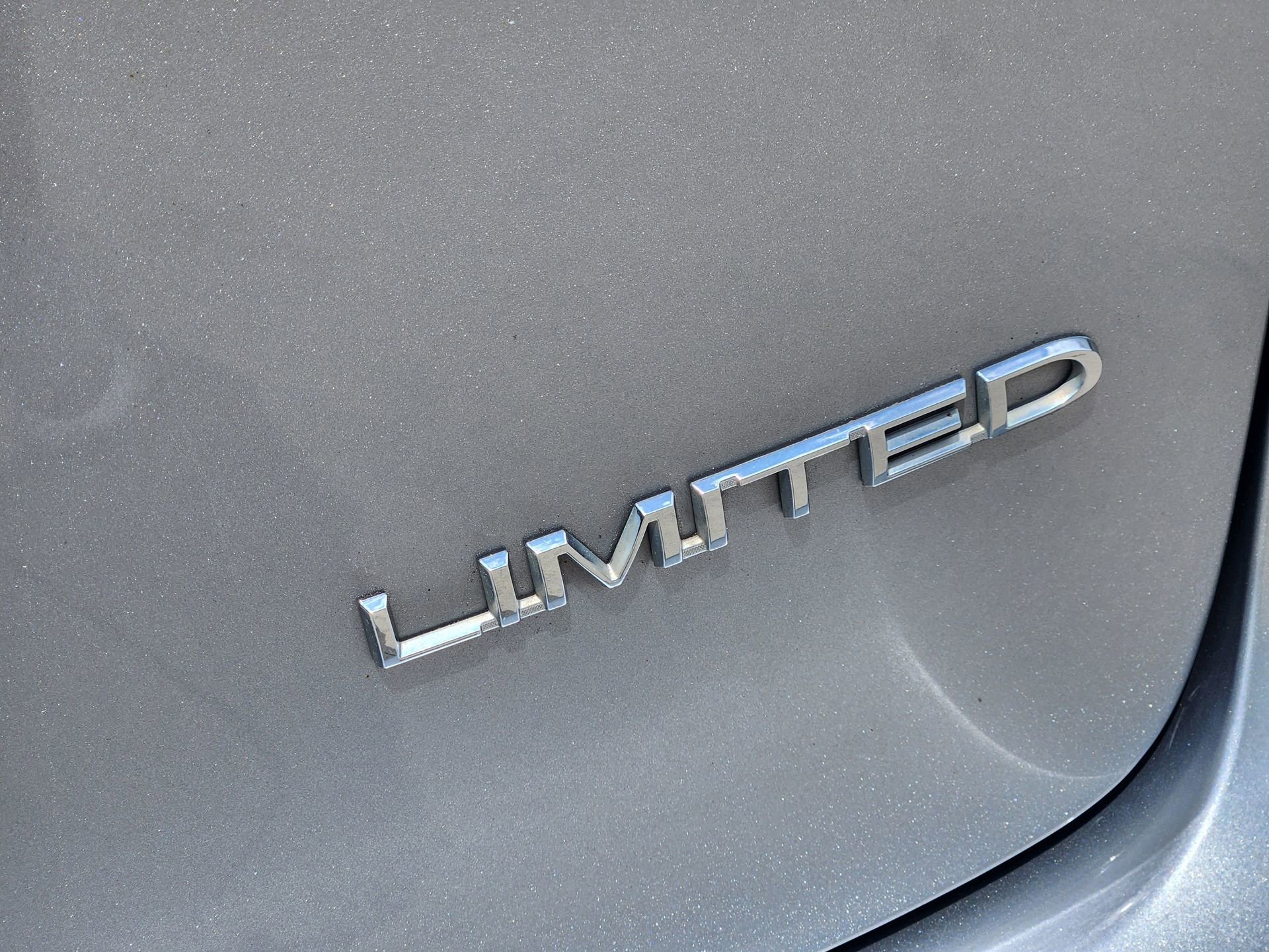 Used 2019 Chrysler Pacifica Limited w/ Tire & Wheel Group image 13