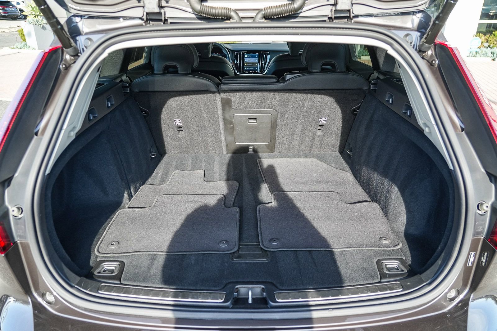 Used 2025 Volvo V60 B5 Cross Country Plus image 28