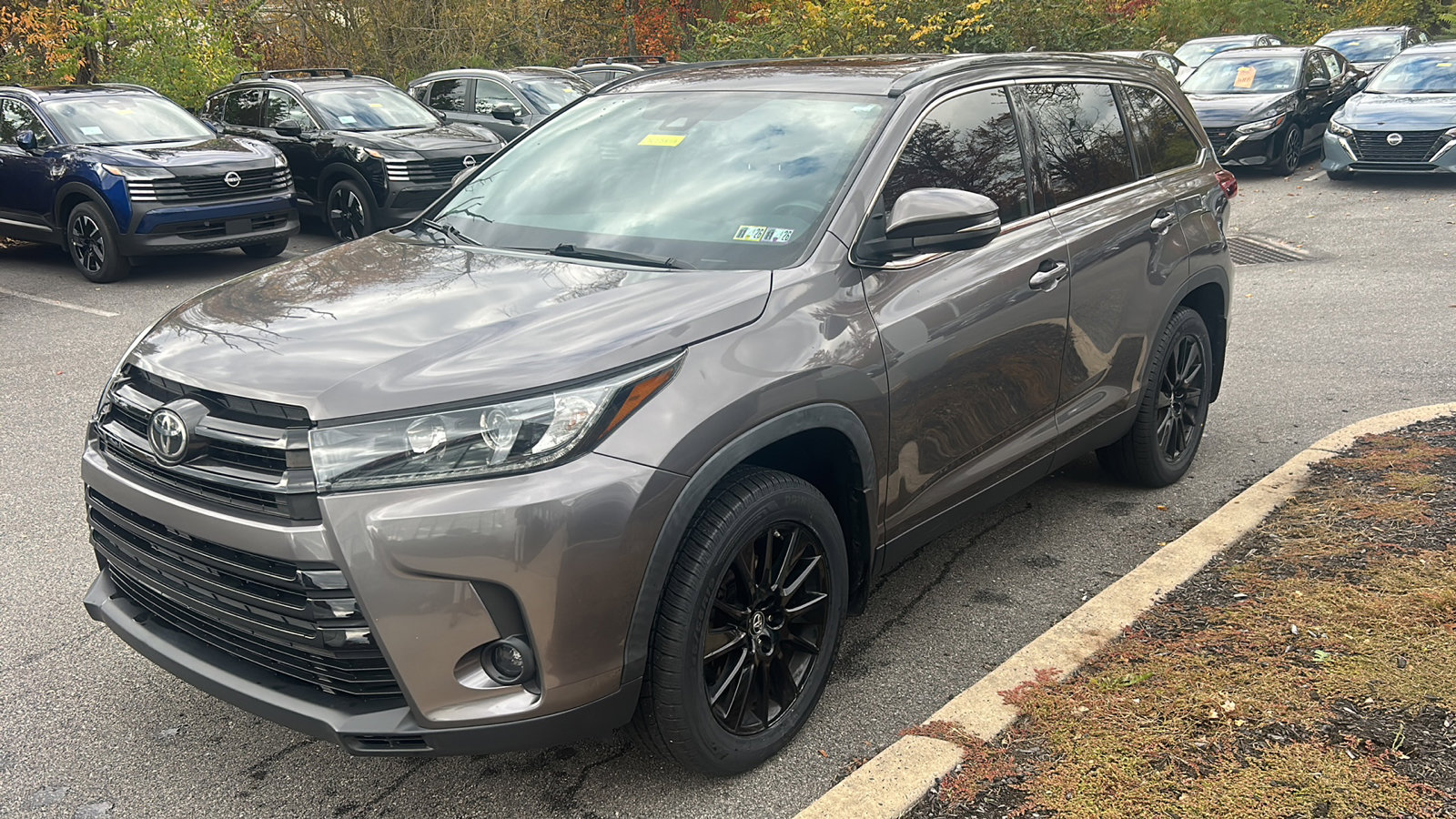 Used 2019 Toyota Highlander SE