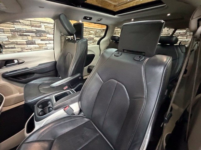 Used 2017 Chrysler Pacifica Limited FWD image 14