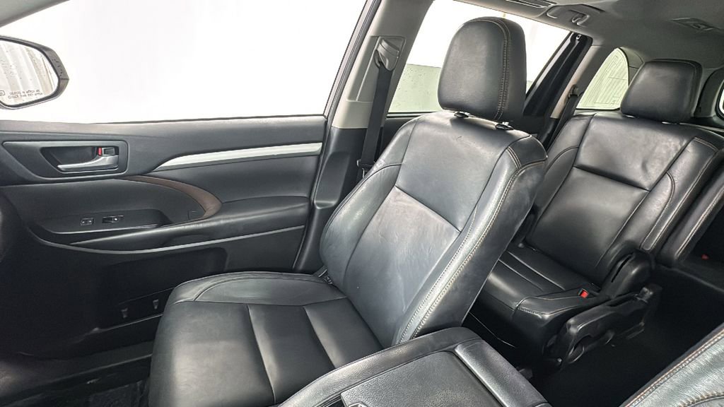 Used 2018 Toyota Highlander XLE image 14
