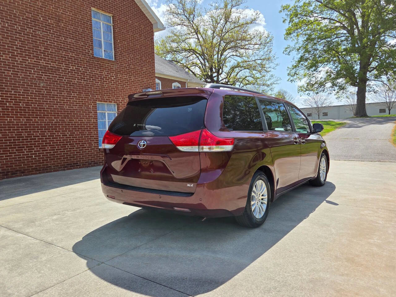 Used 2013 Toyota Sienna XLE image 5