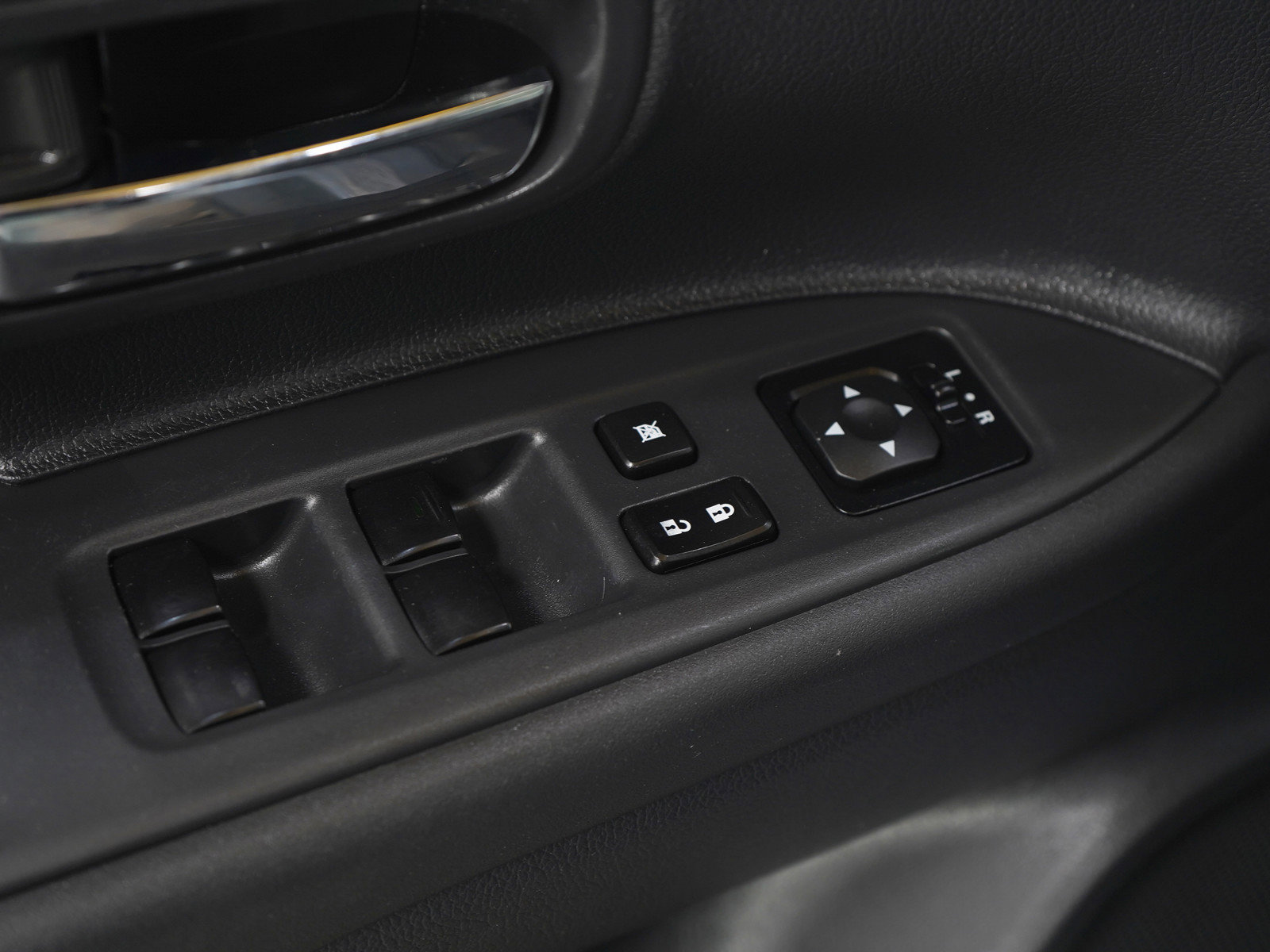 Used 2014 Mitsubishi Outlander SE AWD/4WD image 23