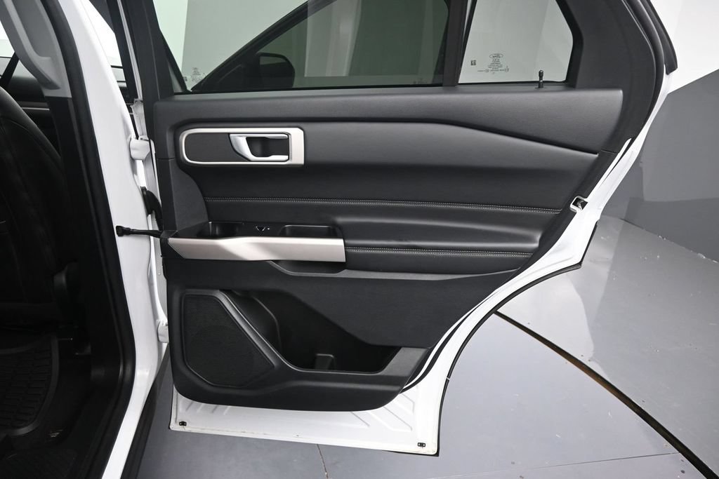 Used 2023 Ford Explorer XLT w/ Equipment Group 202A RWD image 19
