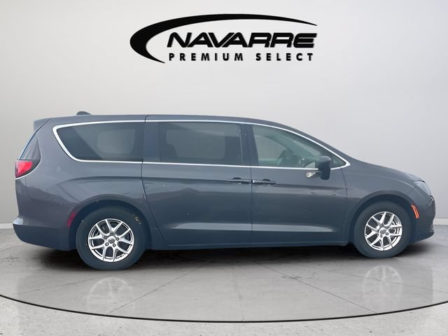 Used 2022 Chrysler Voyager LX FWD image 10